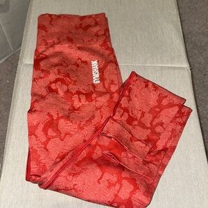 gymshark adapt red camo seamless legging. scrunch butt. size small.